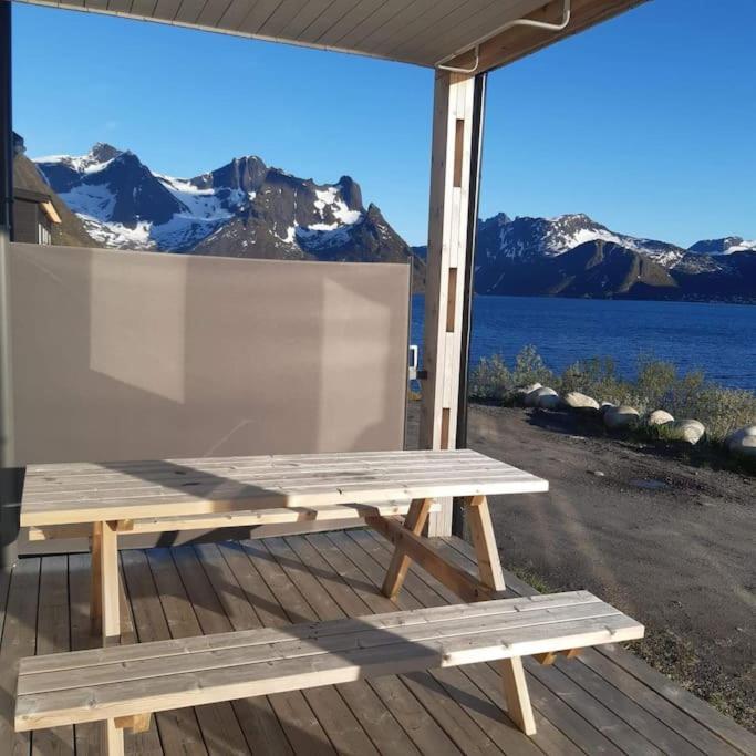 Senja, Husoy I Senja. Leilighet Med Utsikt Over Fjord Og Fjell Tofta Eksteriør billede