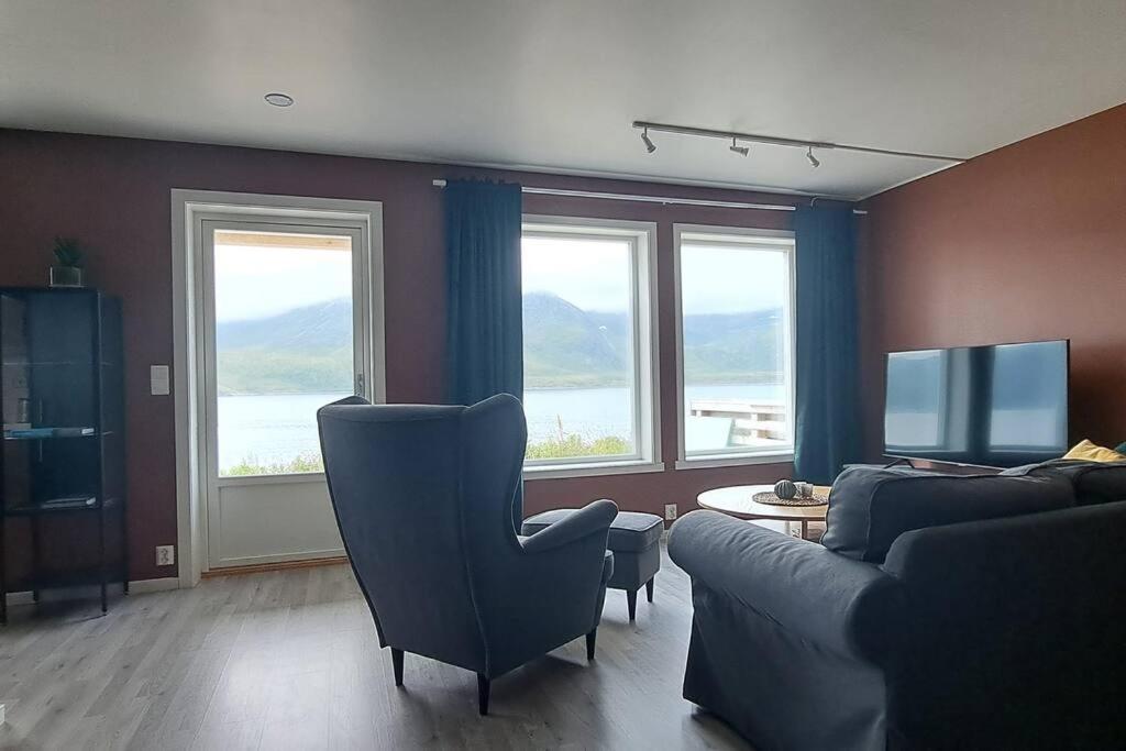 Senja, Husoy I Senja. Leilighet Med Utsikt Over Fjord Og Fjell Tofta Eksteriør billede