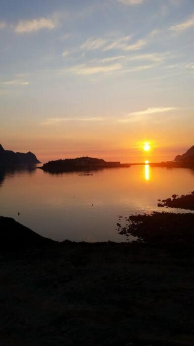 Senja, Husoy I Senja. Leilighet Med Utsikt Over Fjord Og Fjell Tofta Eksteriør billede